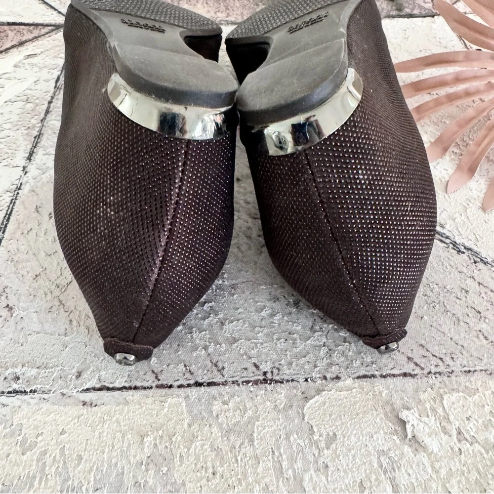 STUART WEITZMAN Black Sojourn Goosebump Textured Wedge Pumps Low Heel Size 8